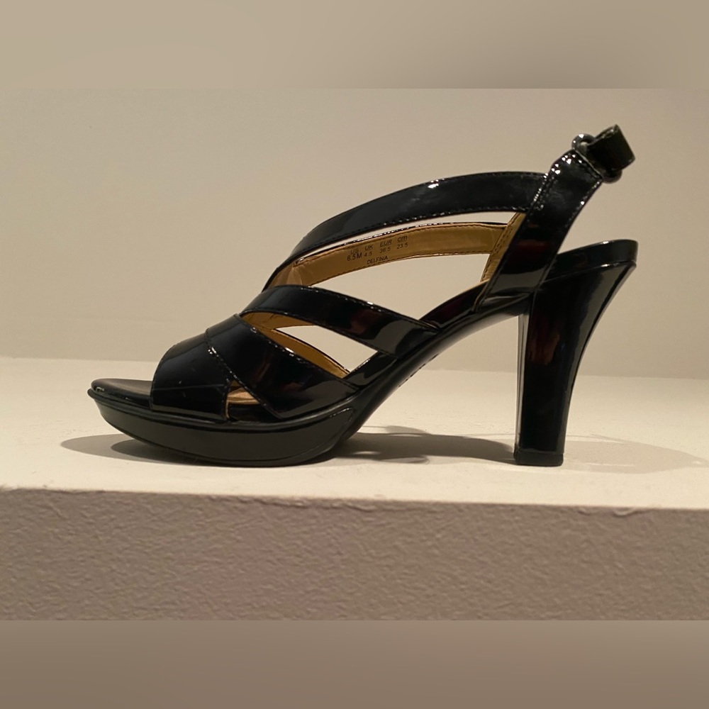 Patent leather heels size 6.5M excellent condition